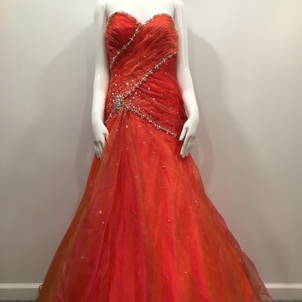 Tony Bowls Le Gala prom dress